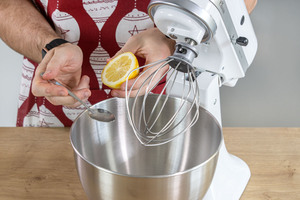 Zitronensaft dazugeben