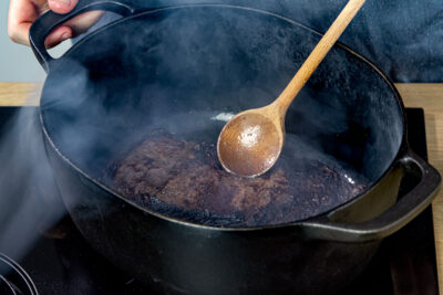 Sauerbraten von allen Seiten scharf anbraten