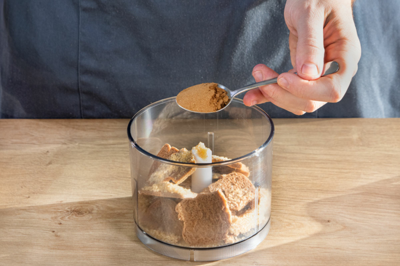 Weihnachtlichen Spekulatiuslikör selber machen | Rezept - eat.de