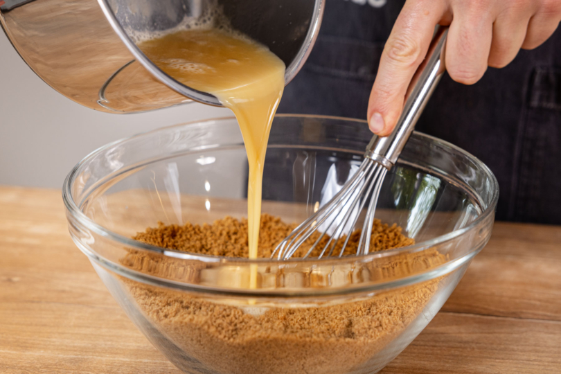 Butter in die Schüssel geben