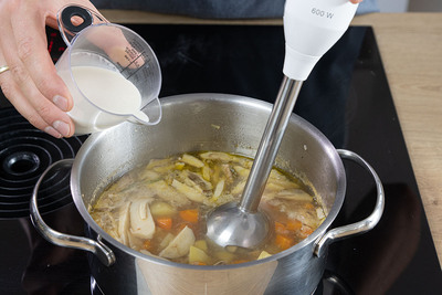 Sahne dazu geben und abschmecken