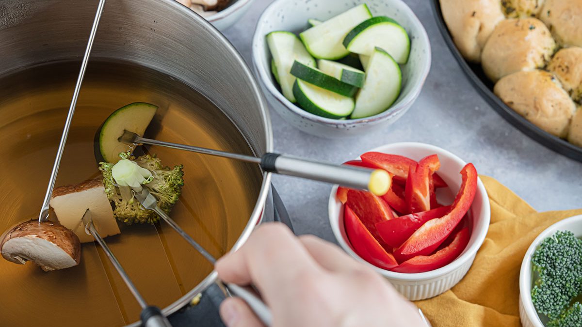 Vegetarisches Fondue mit Brühe