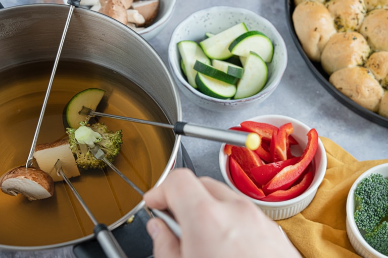Vegetarisches Fondue mit Brühe Rezept eat.de