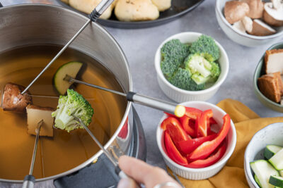Vegetarisches Fondue mit Brühe