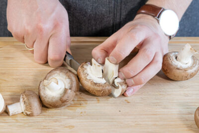 Champignons schneiden