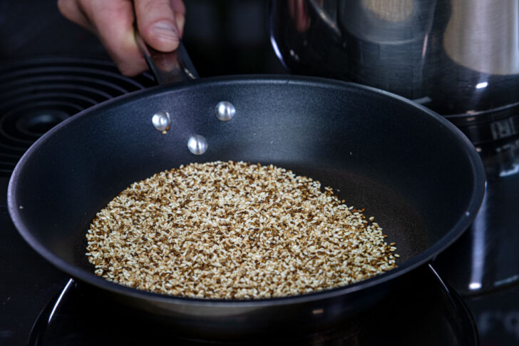 Sesam anrösten