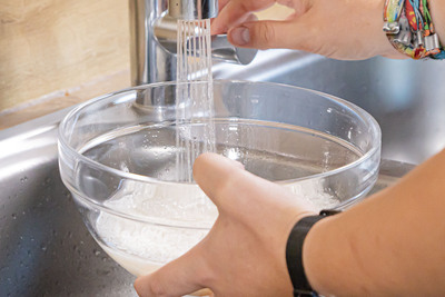 Reis vor dem Kochen gründlich waschen