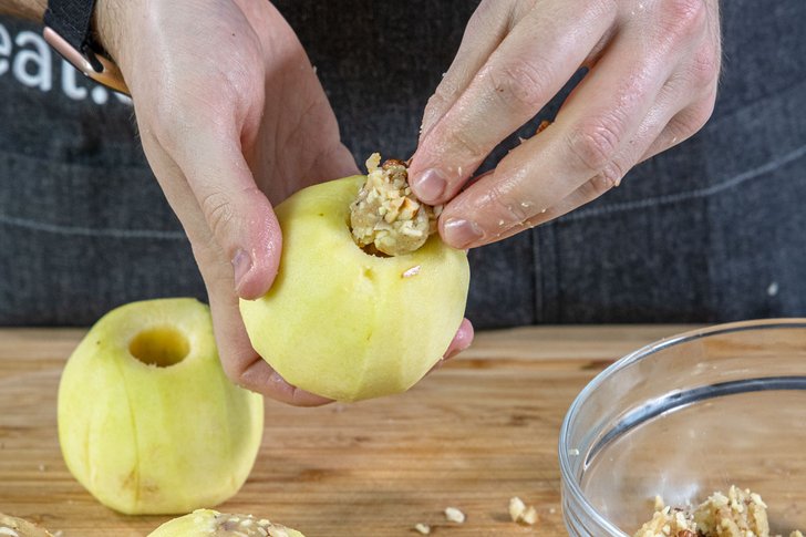 Äpfel befüllen