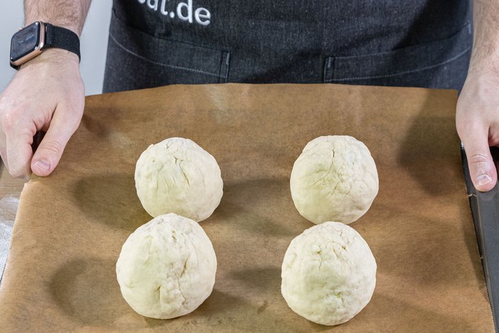 Äpfel in den Ofen schieben