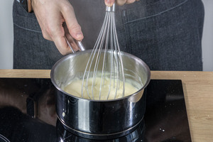 Vanillesauce verrühren
