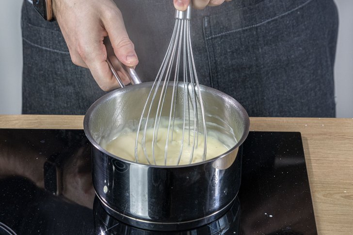 Vanillesauce verrühren