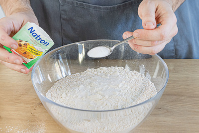Teig für die Brötchen anmischen