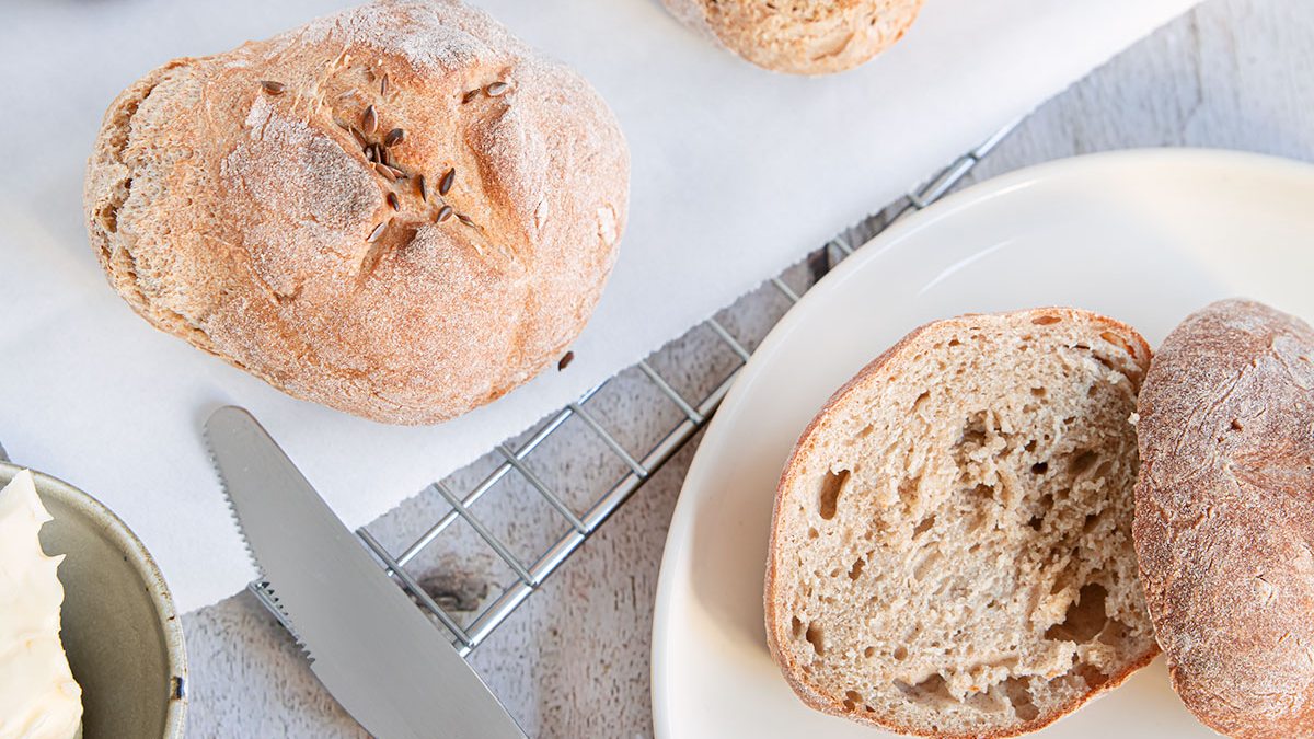 Schnelle Brötchen ohne Hefe selber backen | Rezept - eat.de