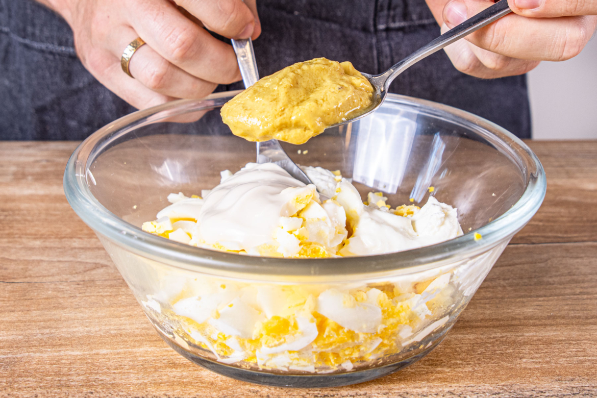 Eiersalat nach Hausfrauenart: einfach & cremig Eiersalat nach Hausfrauenart: einfach & cremig