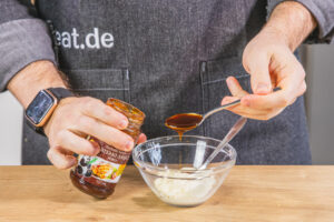 Teriyaki Sauce dazugeben