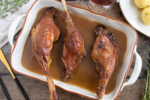 knusprige Gänsekeulen aus dem Backofen