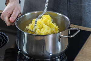 Kartoffeln stampfen