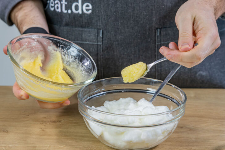Butter unter Eischnee mischen