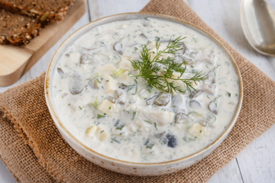 Klassischer Heringssalat mit Apfel und Gurke