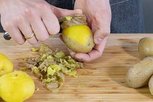 Kartoffeln pellen