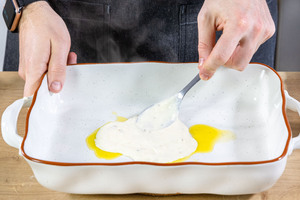 Bechamelsauce verteilen
