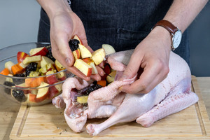 Gänsebraten füllen