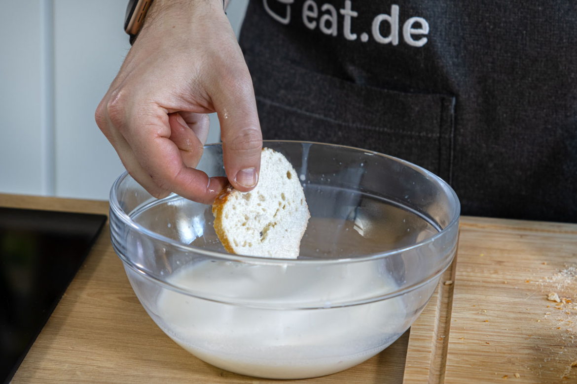 Schwäbischer Ofenschlupfer mit Rosinen | Rezept - eat.de