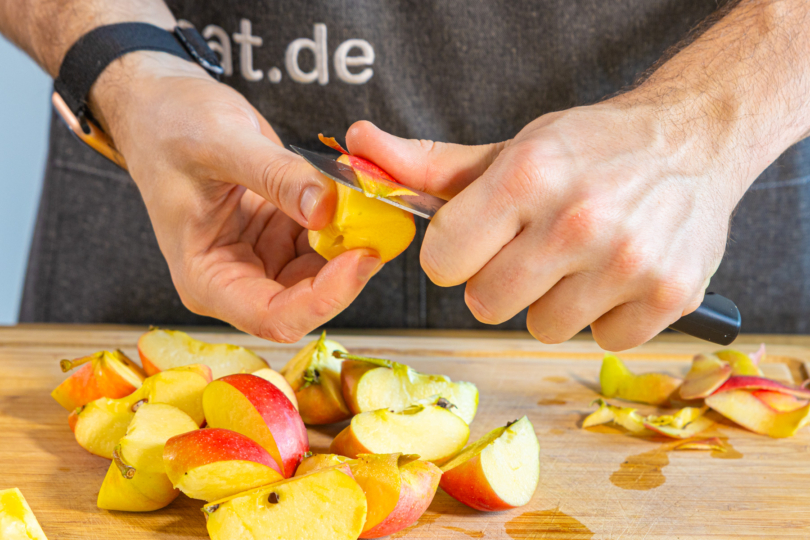 Äpfel schälen
