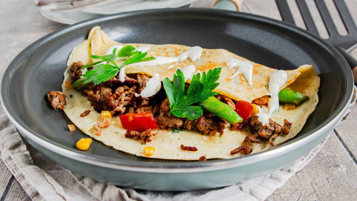 Herzhaft gefüllte Pfannkuchen mit Hackfleisch | Rezept
