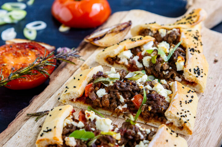 Pide mit Hackfleisch