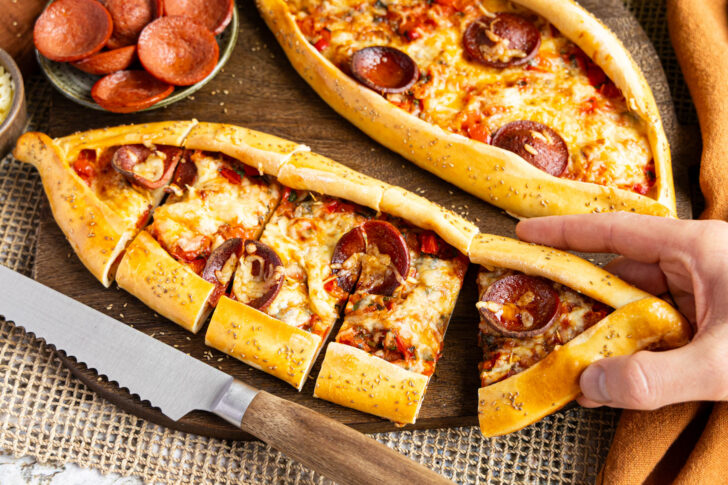 Pide mit Käse und Sucuk