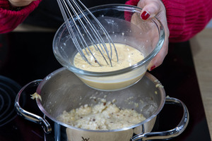 Vanillepudding zu den Pudding Oats geben