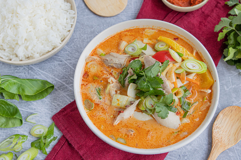 rotes Thai Curry mit Hähnchen