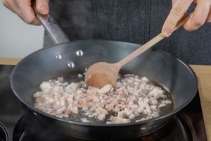 Speck in Pfanne anschwitzen