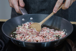 Speck anschwitzen