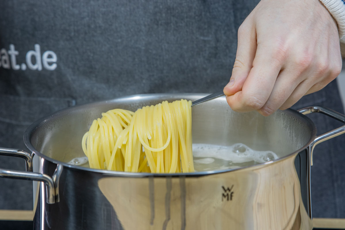 Spaghetti Carbonara ohne Sahne | Rezept - eat.de