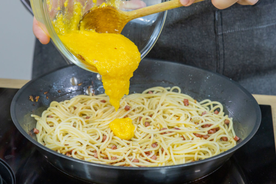 Spaghetti Carbonara ohne Sahne | Rezept - eat.de