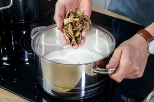 getrocknete Pilze dazugeben