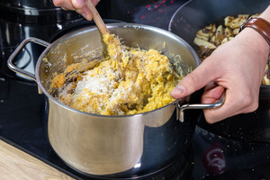 Parmesan unterrühren
