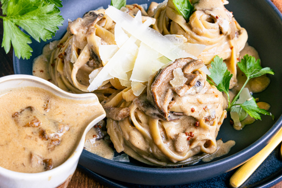 Steinpilzsoße aus getrockneten Steinpilzen | Rezept - eat.de Steinpilzsoße aus getrockneten Steinpilzen | Rezept - eat.de