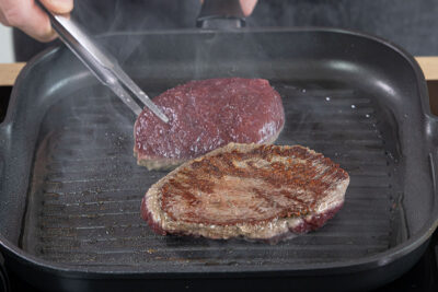 Straußensteak braten