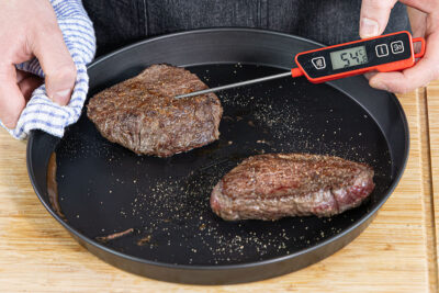 Kerntemperatur vom Straußensteak messen