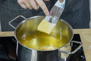 Kartoffelblattln in Öl ausbacken