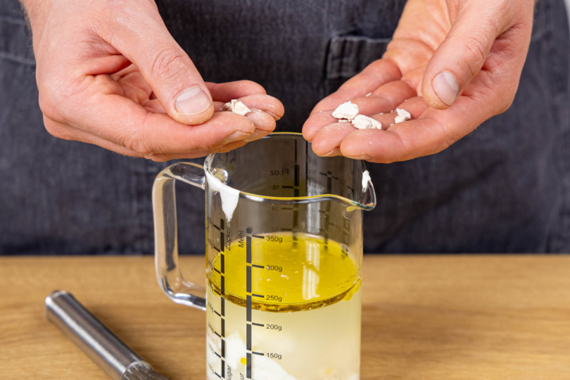 Hefe in Öl, Wasser und Joghurt auflösen