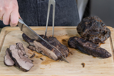 Fleisch in Scheiben schneiden