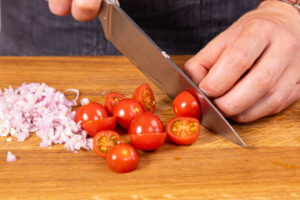 Tomaten halbieren