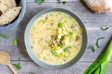 Lauchcremesuppe mit Hackfleisch