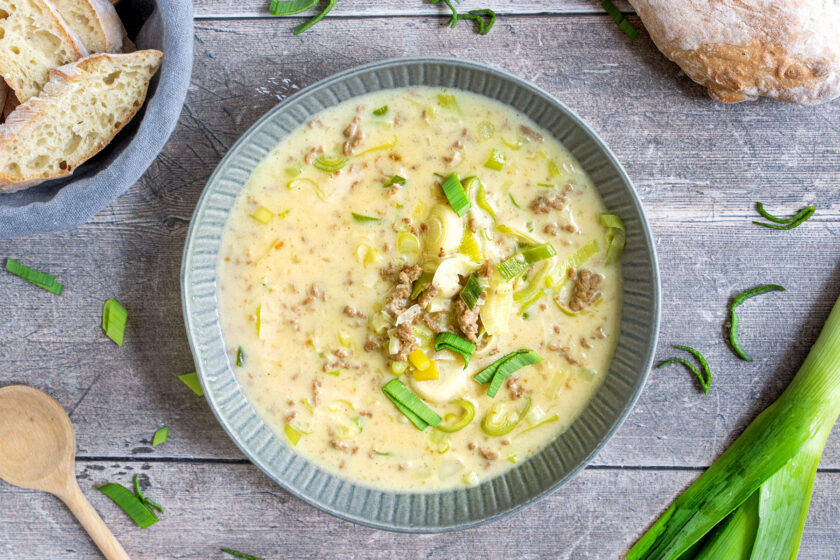 Lauchcremesuppe mit Hackfleisch
