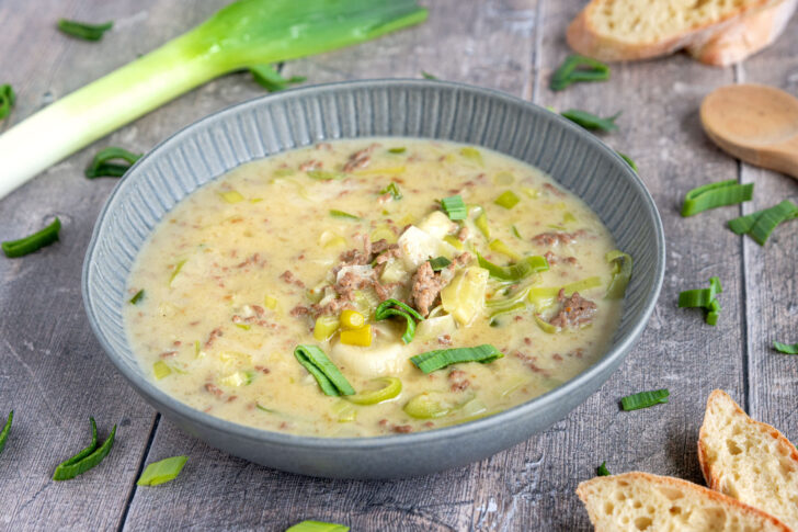 Lauchcremesuppe mit Hackfleisch