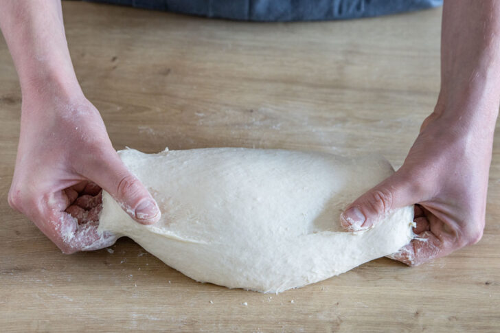 Pizzateig mit Biga kneten
